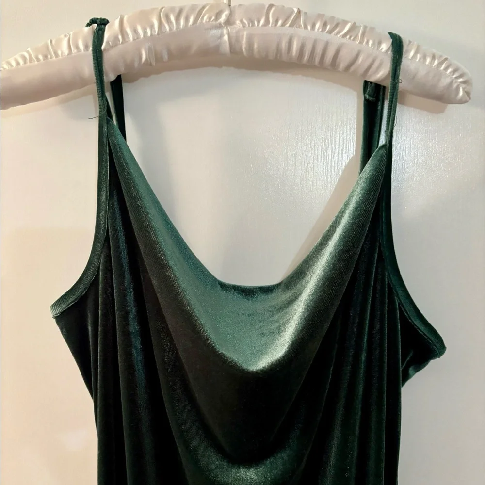 Love x Design “Velvet” Slip Dress in Holiday Green Women’s Size XL - Picture 2 of 6